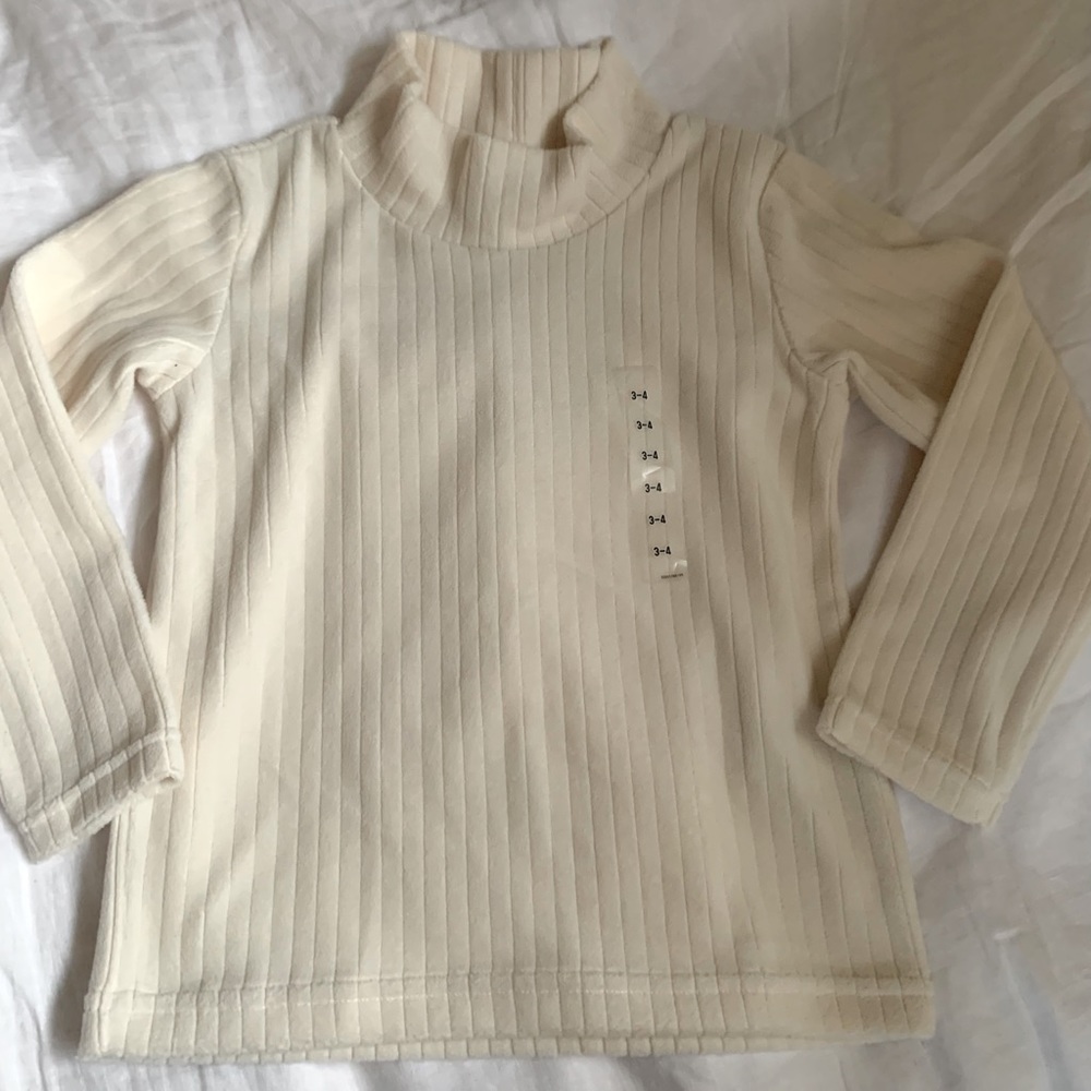 Uniqlo top size 3T